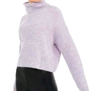 NWT. SUN AND MOON. Lavender Boxy Sweater. Size S